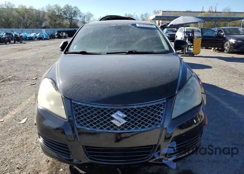2010 Suzuki Kizashi Se z USA, uszkodzony, nr VIN JS2RE9A3XA6100732